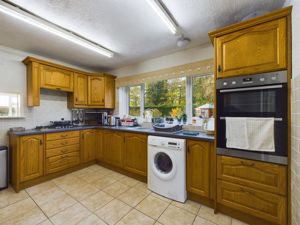 Kitchen- click for photo gallery